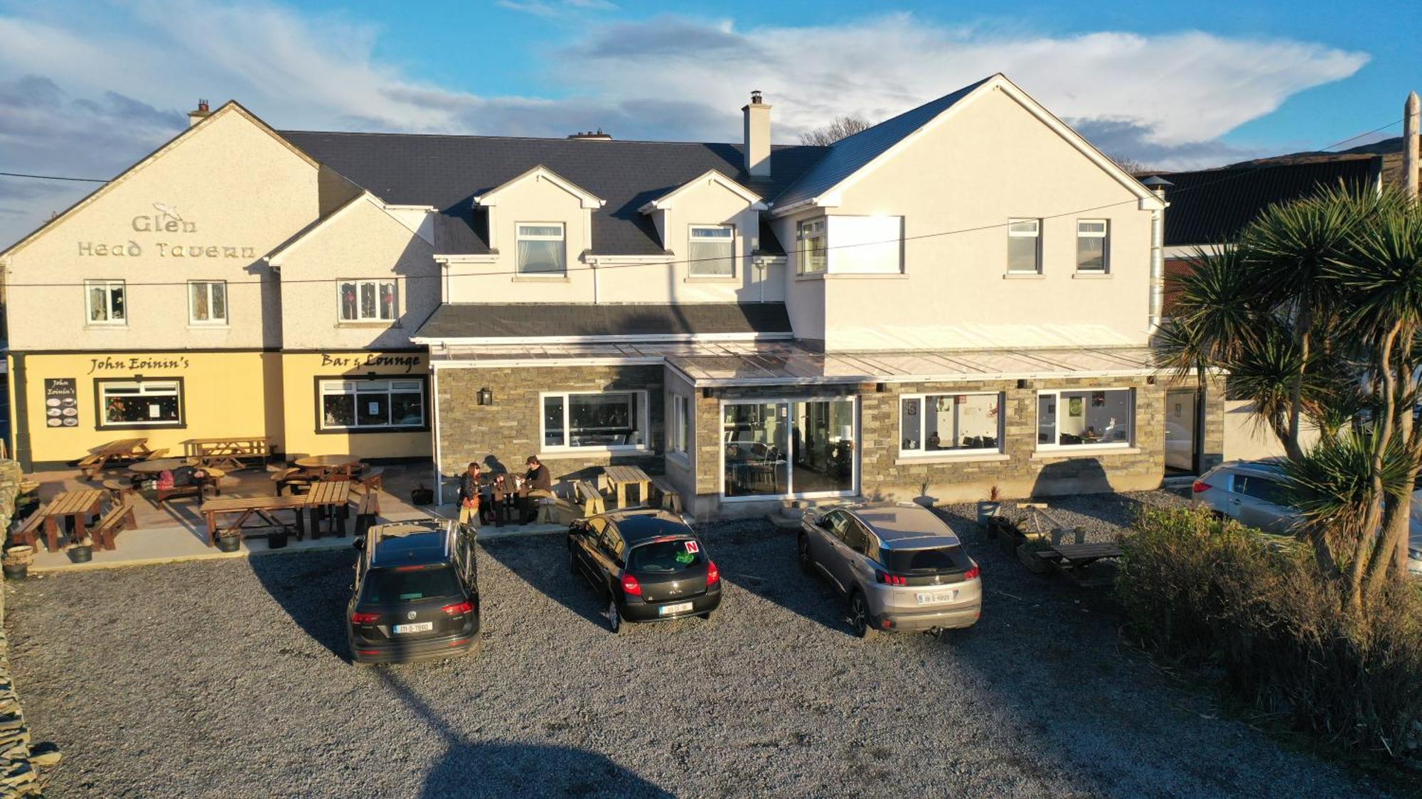 John Eoinin'S Bar And Accommodation Гленкалъмкил Екстериор снимка